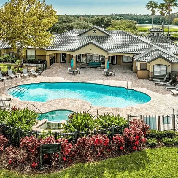 Cozy Gem in Tampa w/all Amenities, Pool, Hot Tub, Gym, Tennis Court!