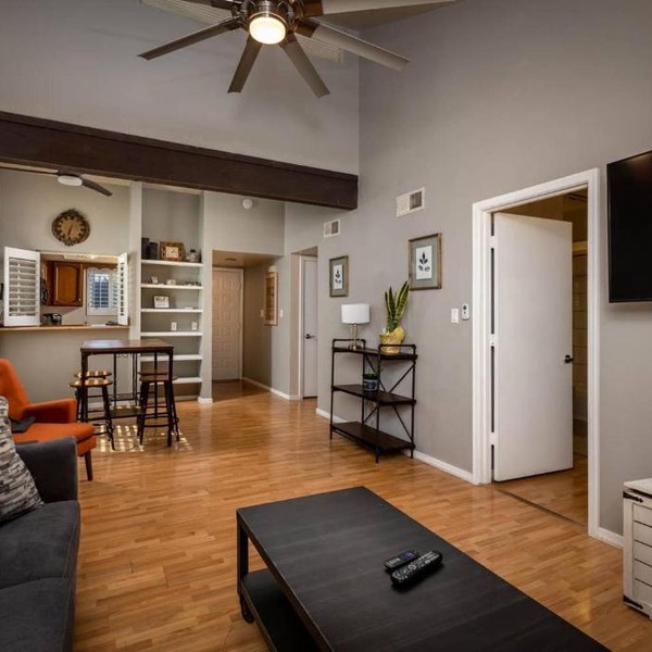 Cozy Gilbert Condo Walking Distance to Downtown !
