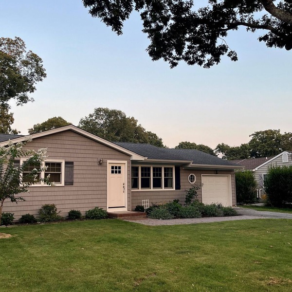 Cozy House less than two miles from Ocean Beaches