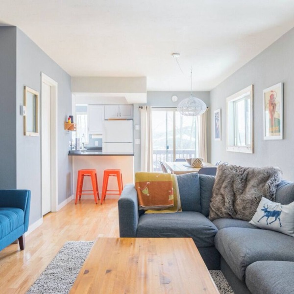 Cozy, modern 2BD/2BA townhome minutes from 4 world class ski resorts.