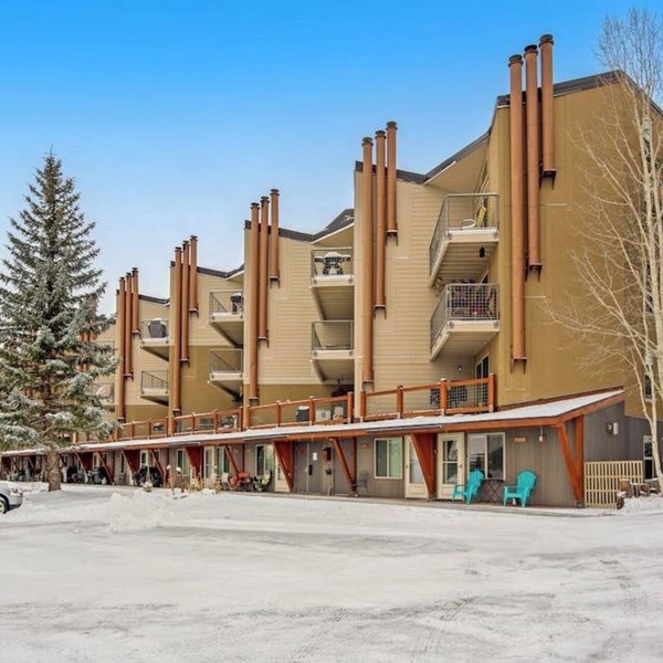 Cozy mountain view condo with patio - on bus route & great for skiing & boating