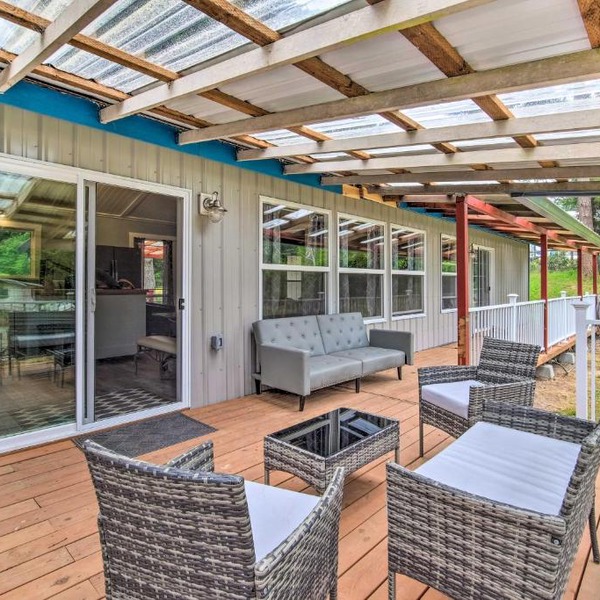 Cozy North Bend Getaway Near Dunes + Ocean!