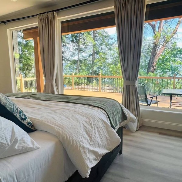 Cozy Oceanfront Studio with King bed/Beach Access