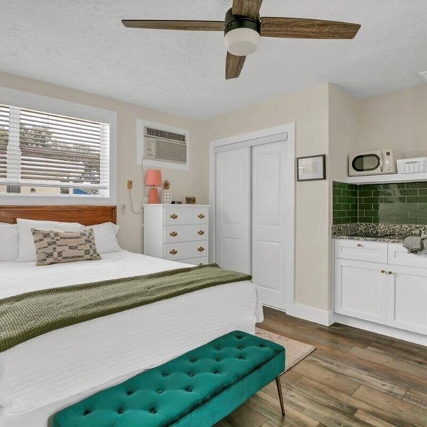 Cozy Queen Studio Stay: Heart of Safety Harbor