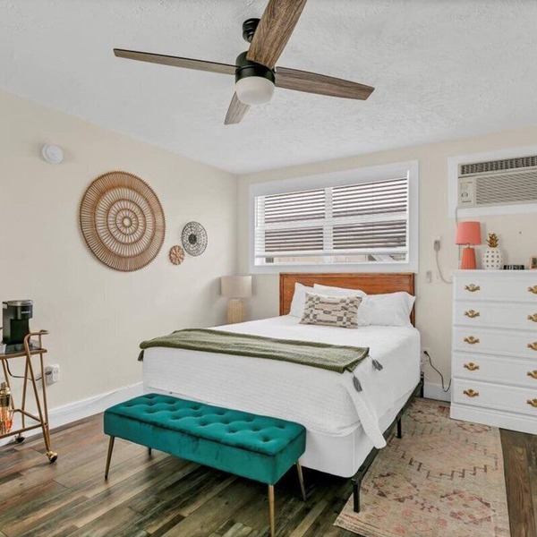 Cozy Queen Studio Stay: Heart of Safety Harbor