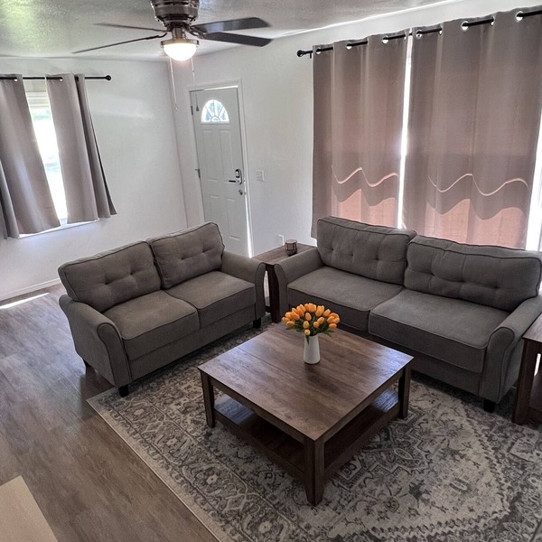 Cozy remodeled duplex, unit #A. 2bed/1bath unit with high speed Wifi.