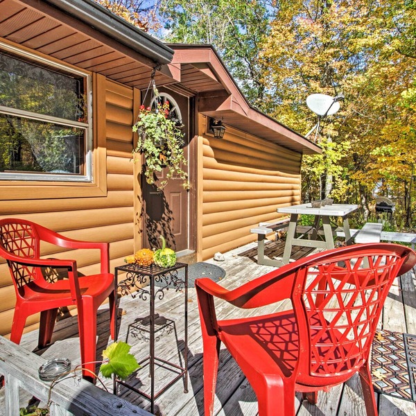 Cozy Retreat w/Fire Pit < 1 Mi to Mille Lacs Lake
