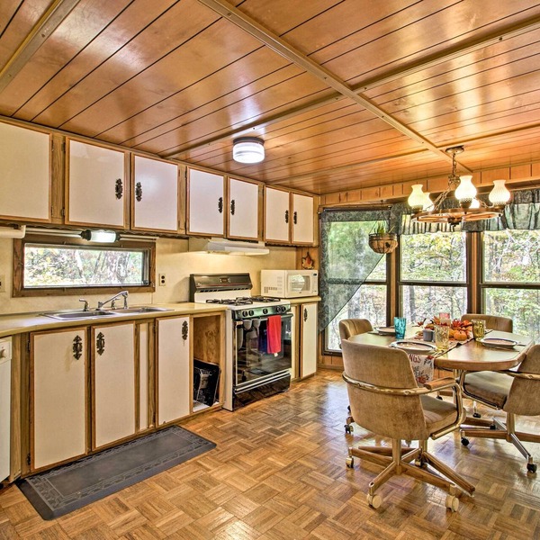 Cozy Retreat w/Fire Pit < 1 Mi to Mille Lacs Lake
