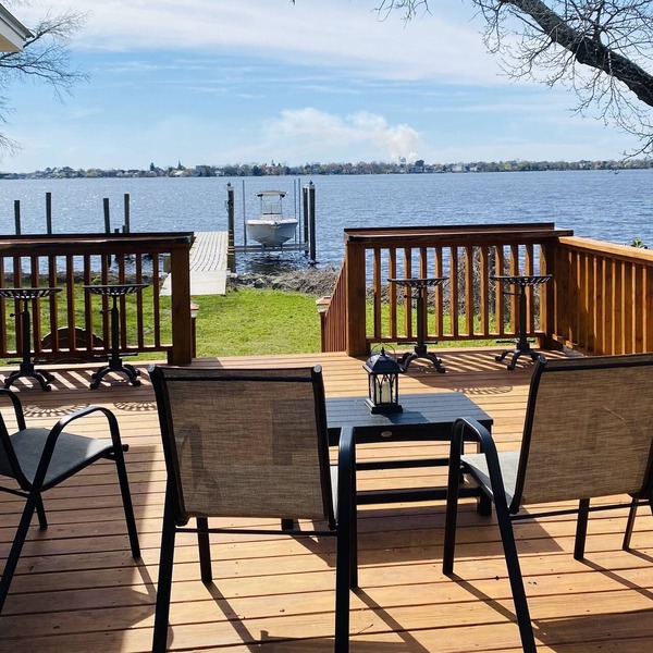 Cozy riverfront cottage with an amazing view, minutes from downtown New Bern.