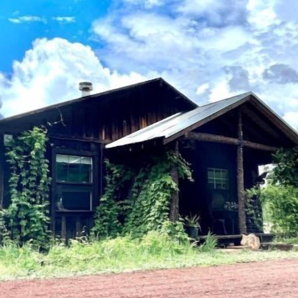 Cozy Rustic Ranch Cabin close to Williams in Parks