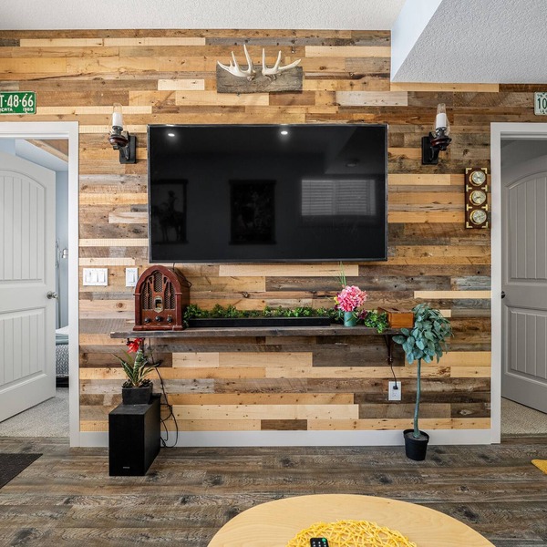 Cozy rustic retreat - 15 min to YYC Airport and Downtown and near Banff