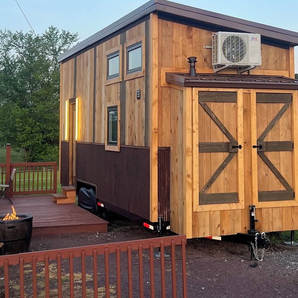 Cozy Rustic Tiny House @ the Horse Stable w/horse back trail riding & more!