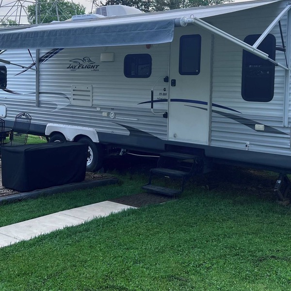 Cozy RV with 2 bedrooms and WiFi, AC in Welcoming Brewerton