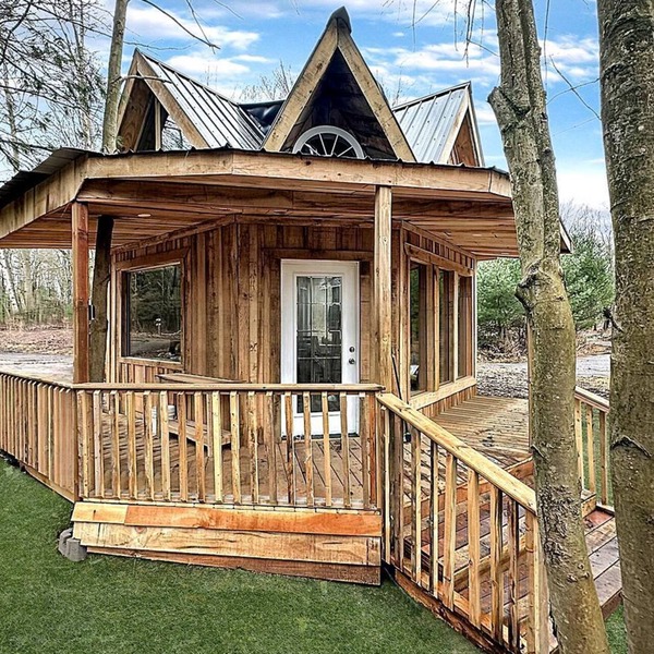 Cozy Secluded Tiny Cabin for a True Getaway in the Outdoors Surrounded by Nature in Simcoe, Ontario