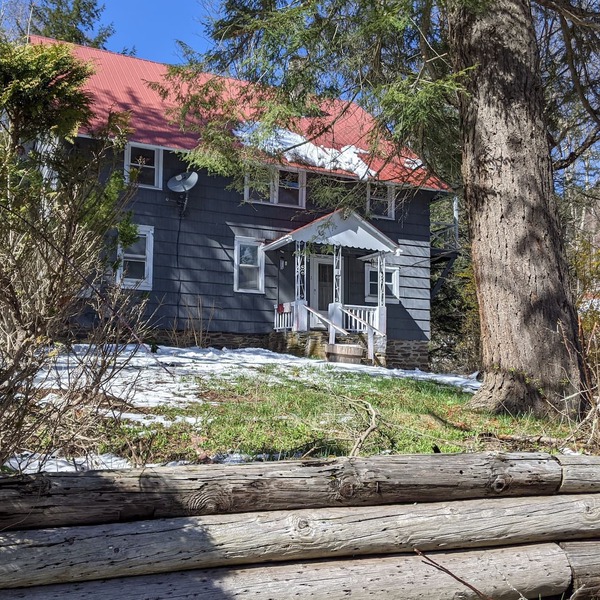 Cozy Ski 2bd Apt. One mile from Belleayre Mountain.