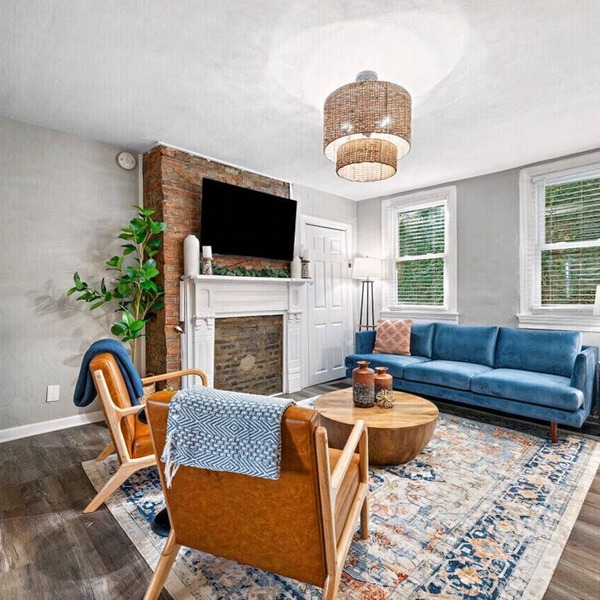 Cozy Southside Pitt home w/Pool Table +Yard