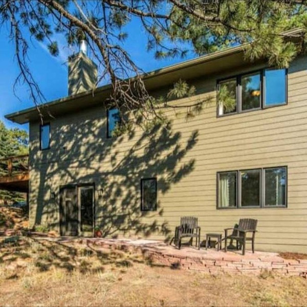 Cozy, Spacious, Private Rocky Mountain Guest Suite