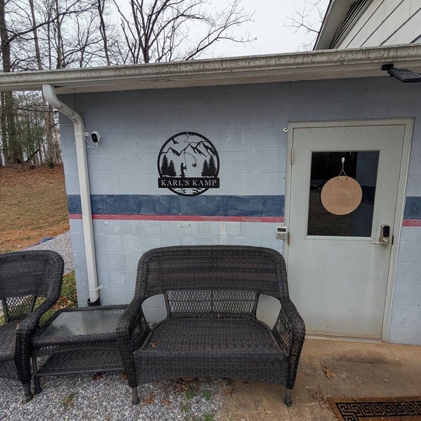 Cozy studio in soothing Roaring River with refreshing AC