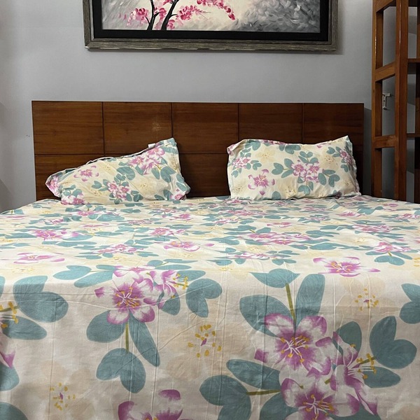 Cozy studio in welcoming Greater Noida with WiFi, AC
