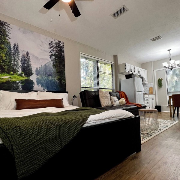 Cozy Studio Retreat in Central Gainesville – Minutes to UF & Shands