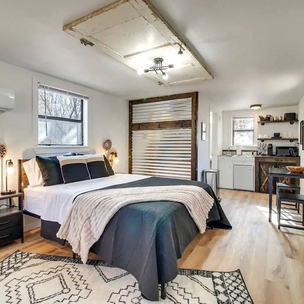 Cozy Studio Retreat with Scenic 5-Acre Views, Near City Lake & Cherokee Casino in Gentry, Arkansas