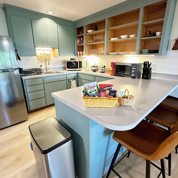 Cozy studio that sleeps 4 in Kenmore with a/c, WiFi and farm fresh eggs!