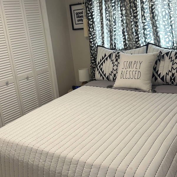 Cozy studio Tiny Nests in Tampa with WiFi, AC Family friendly-.Pet-Friendly