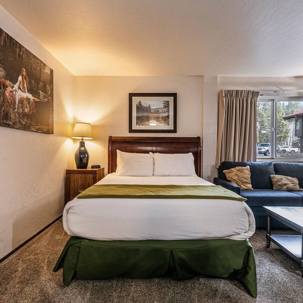 Cozy Studio w/Kitchenette Easily Accessible at Donner Lake Village