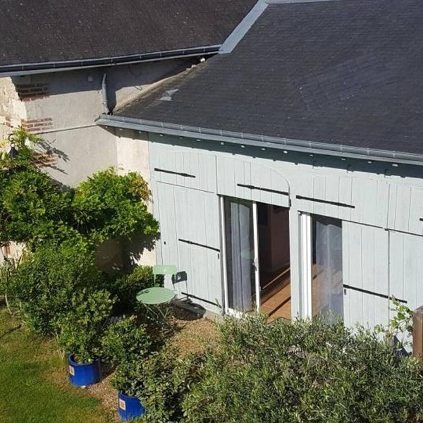 Cozy studio with shared garden and parking, ideal for couples facing Pontlevoy Abbey