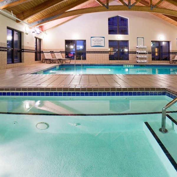 Cozy Suite in Eagan | Free Wifi, Parking & Gym!