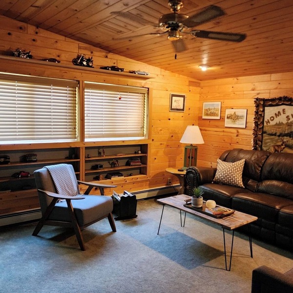 Cozy, super-clean cabin minutes from Lake Superior & the Porkies!