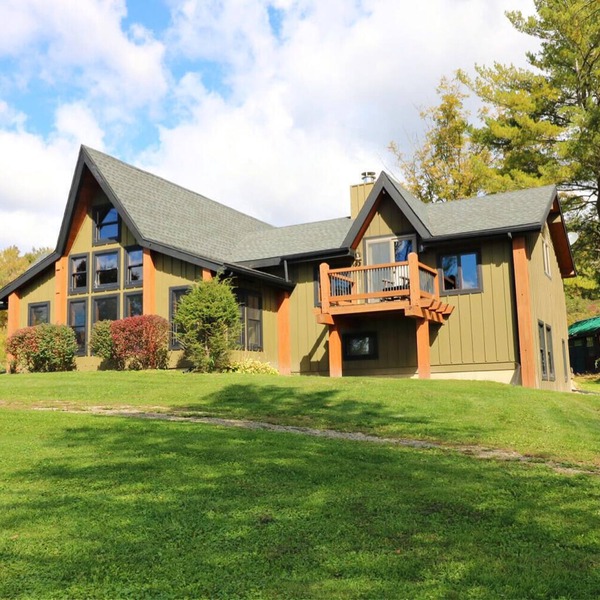 Cozy Timber Frame Home! 5 minutes to Holiday Valley and downtown Ellicottville!