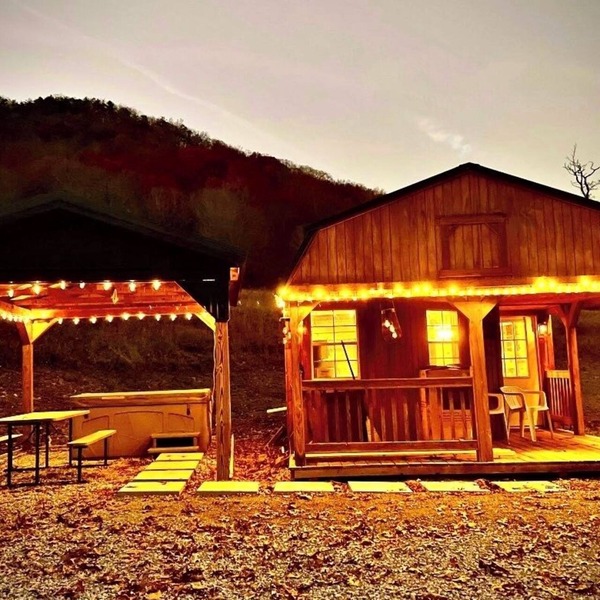 Cozy Tiny Cabin with Hot Tub, 3 Minutes to Seneca Rocks Park Entrance