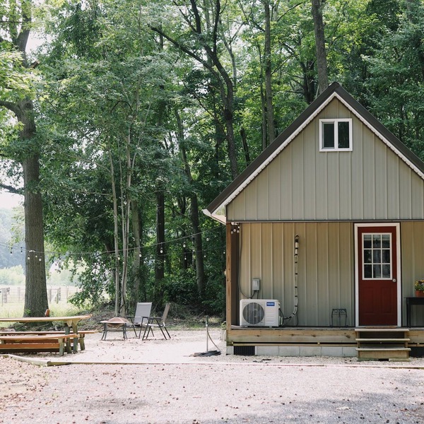 Cozy tiny cabin with sunrise view! Short drive to beaches and turf.