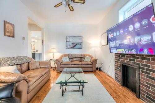 Cozy Toronto Apt Steps from High Park