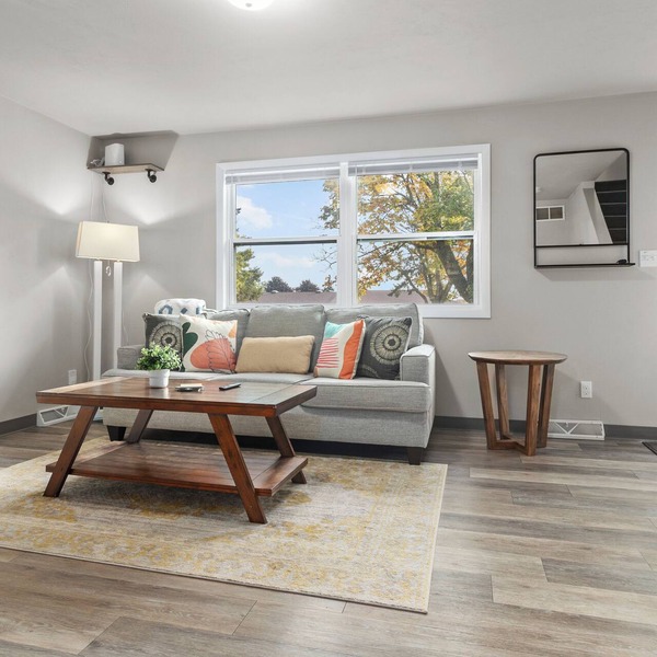 Cozy Townhome w/Garage in Appleton