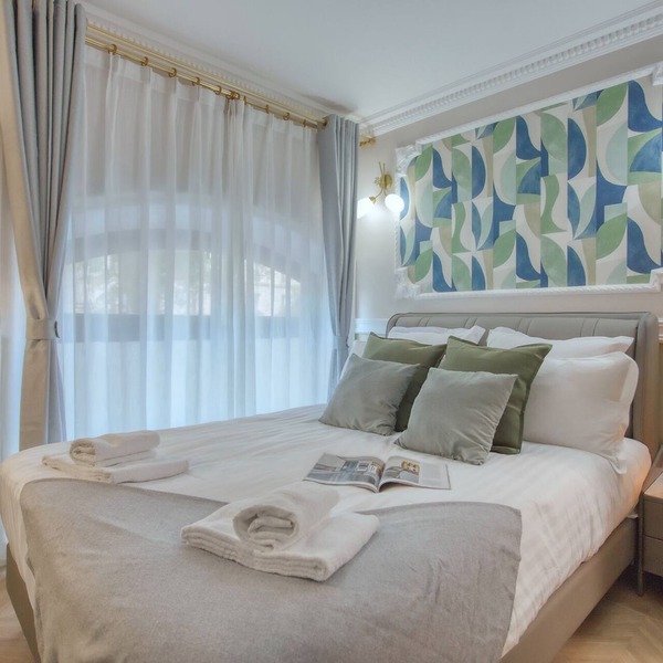 Cozy Triplex 250m² 6BR Modern w/Aircon Modern-NEW