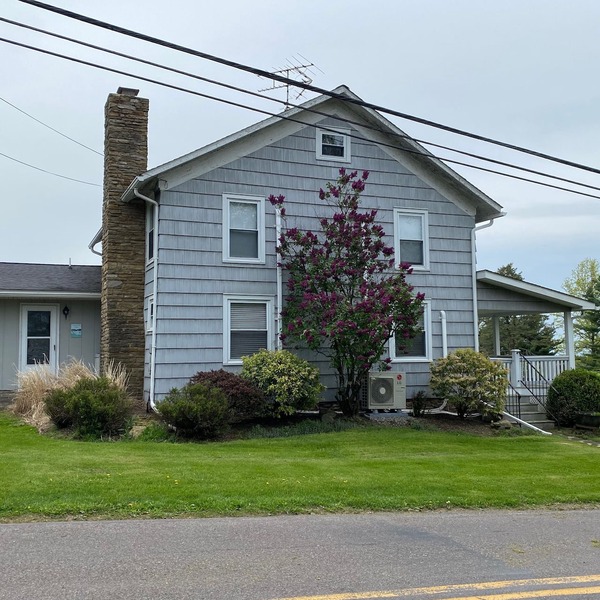 Cozy updated house with gorgeous view near Eagles Mere Lake