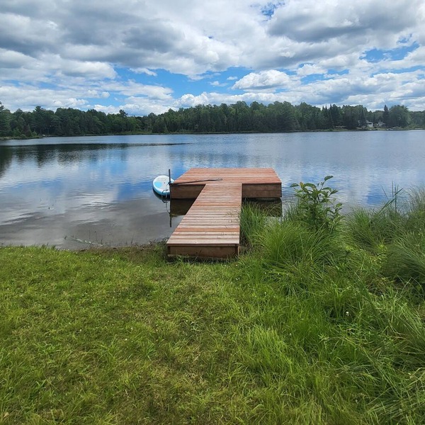 Cozy waterfront cottage on Lac-Huote 1 hour from Ottawa