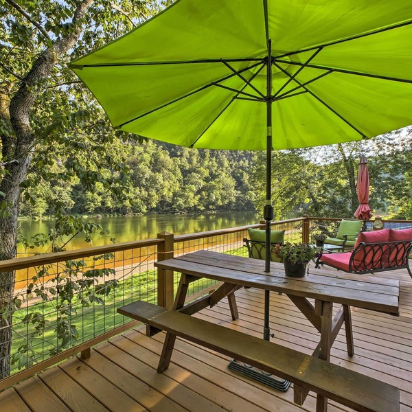 Cozy Waterfront Cottage w/Deck on White River!