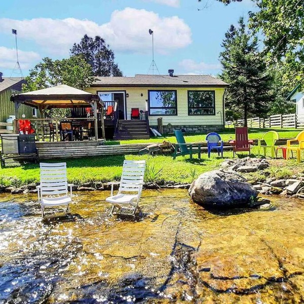 Cozy Waterfront Cottage, WiFi-Netflix-Dog Friendly