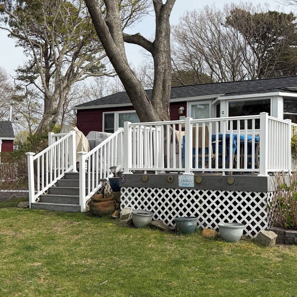 Cozy WATERFRONT Steps to Beach 2 bedroom cottage in serene Hampton Bays with AC
