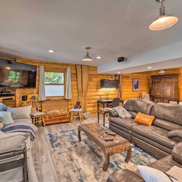 Cozy Wisconsin Studio, 11 Mi to Lake Geneva!