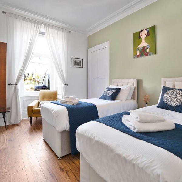 Cozy with Character Vibrant Cottage Style Flat at Leith Links Park