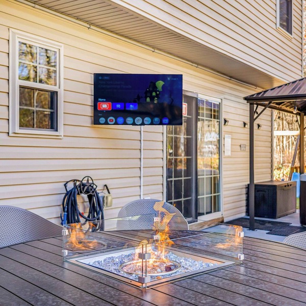 CozyPoCoNoGetawaySecluded Home with Hot TUB, Fast Wi-FI, pet friendly