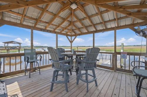 Crabbin Cabin - Spacious, Seasonal Riverside Home On The Ga Coast