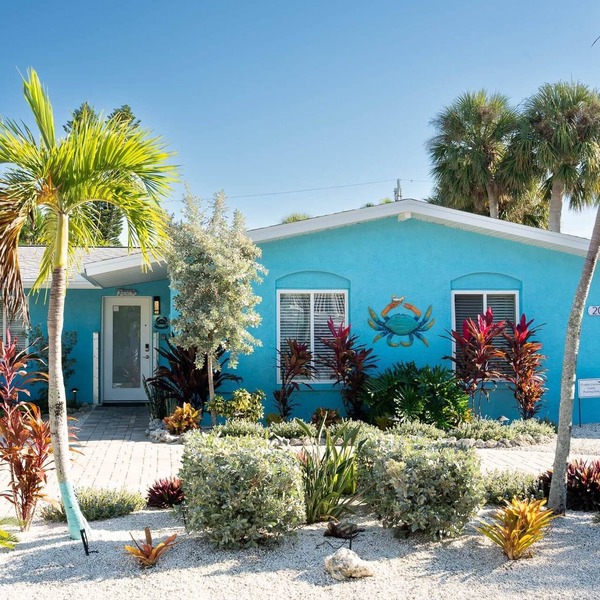 Crabby Coconut, Crabby Coconut steps to Holmes Beach with Private Pool and Spa