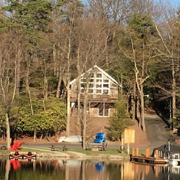 CREATE MEMORIES & RELAX AT THE BEAUTIFUL LAKE ESCAPE AT LAKE HARMONY !