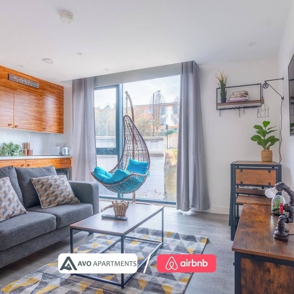 Creative Studio With Rustic Charm – APT 22