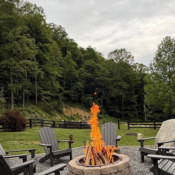 Creekfront Cabin Fire Pit Fenced Yard Near Crabtree Falls